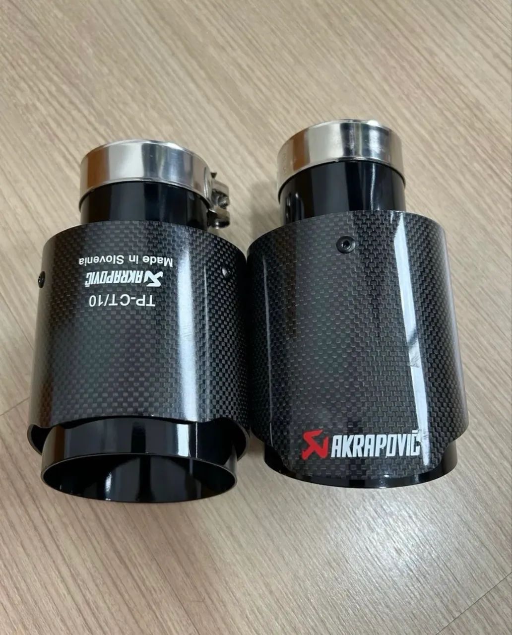 PONTEIRA ESPORTIVA AKRAPOVIC 4 POLEGADAS PAR