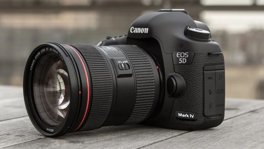 Câmera Dslr Canon Eos 5d Mark Iv + Lente 16-35mm 2.8f bem cuidada