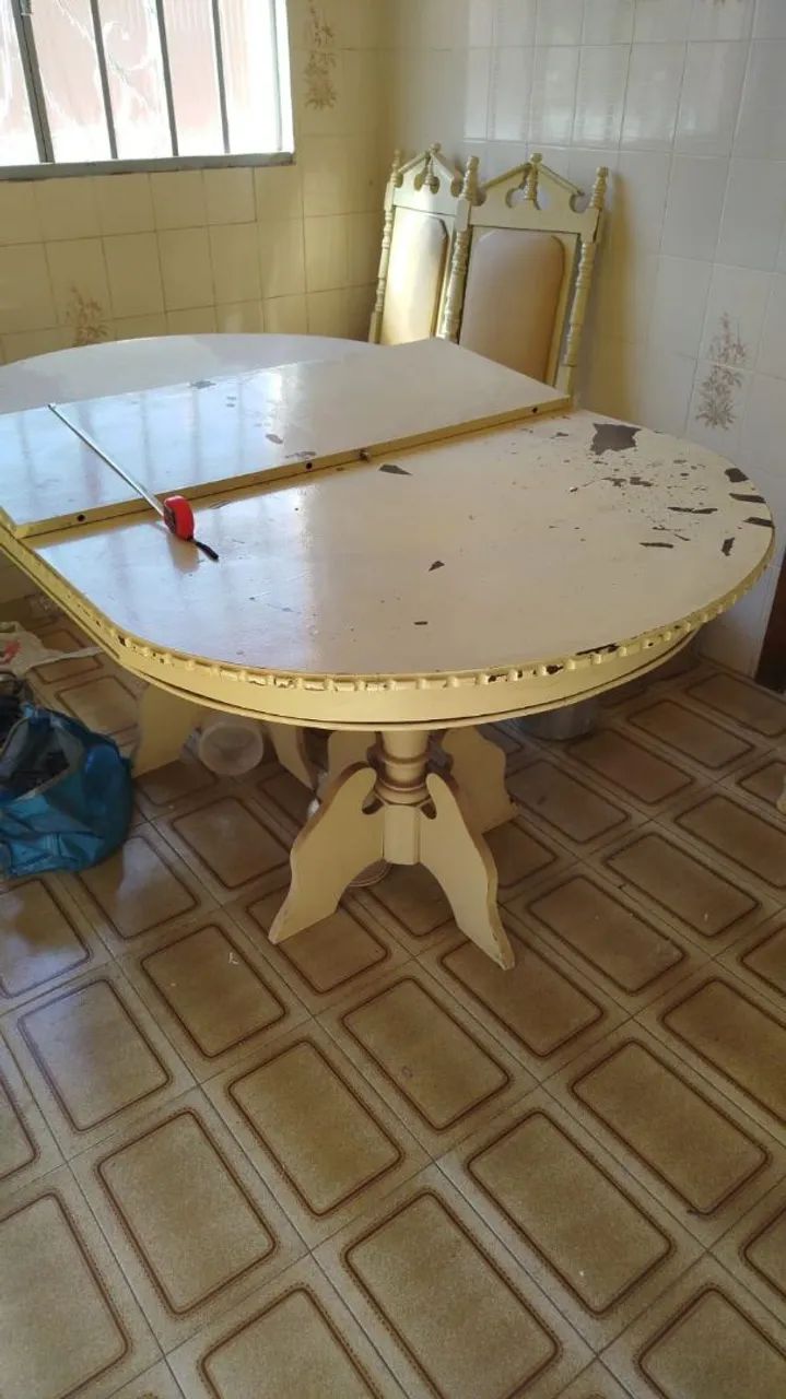 VENDO MÓVEIS E EXCELENTE ESTADO TEM UM INSTANTE MESINHA CAMA DE CASAL MESA CADEIRAS ALMOFA - Foto 3