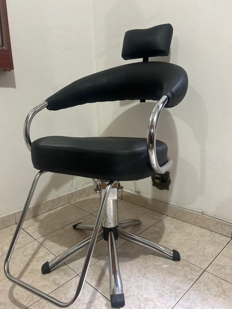 Cadeira de cabeleireiro seminova 
