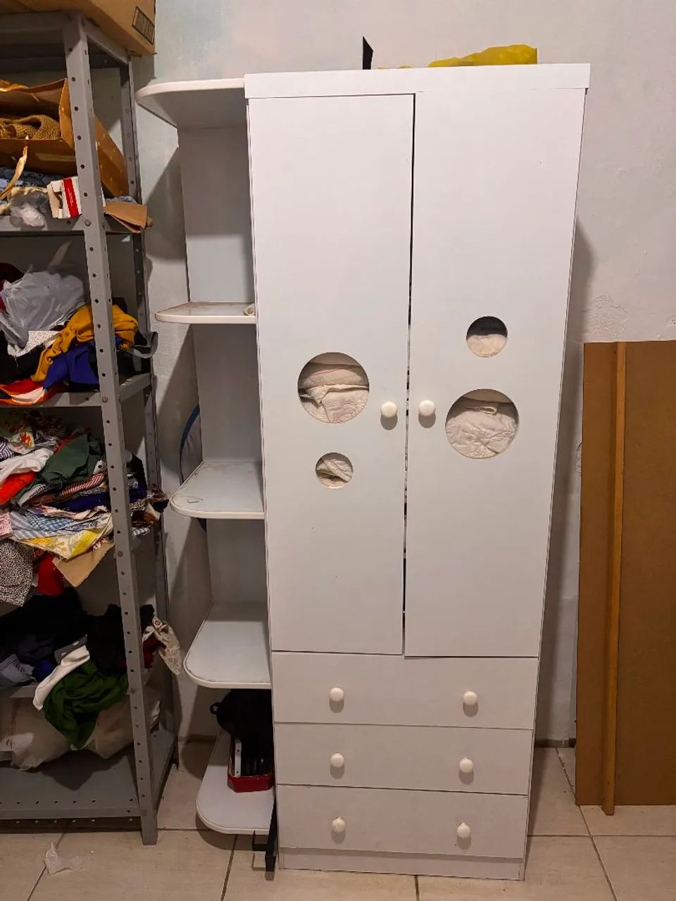 Kit guarda-roupa, berço, e colchão 
