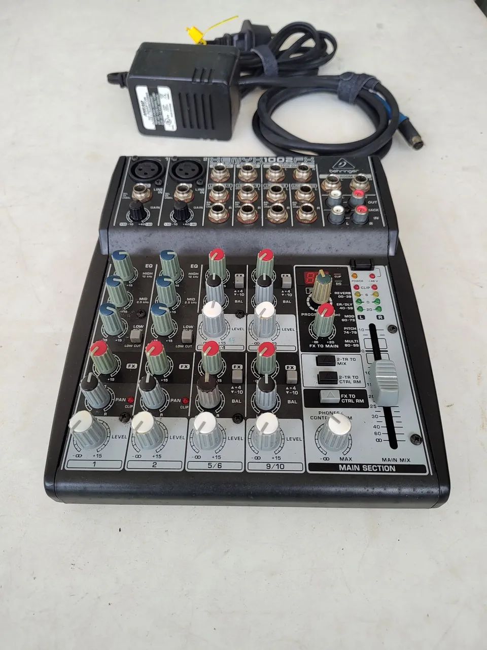 Mesa de Som Behringer