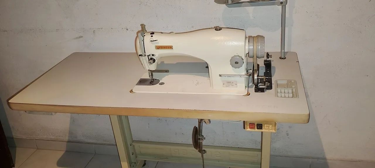 Máquina de costura reta industrial 