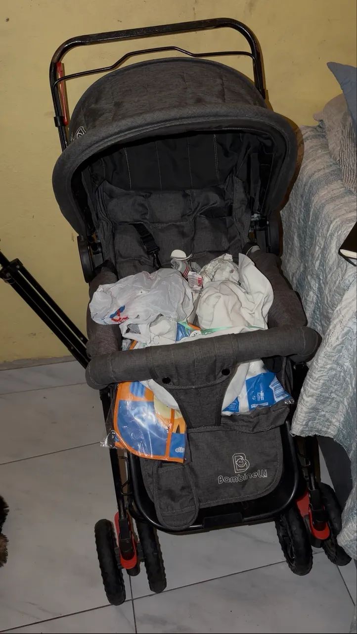 Vendo carrinho quebra galho de passeio bebê  - Foto 5