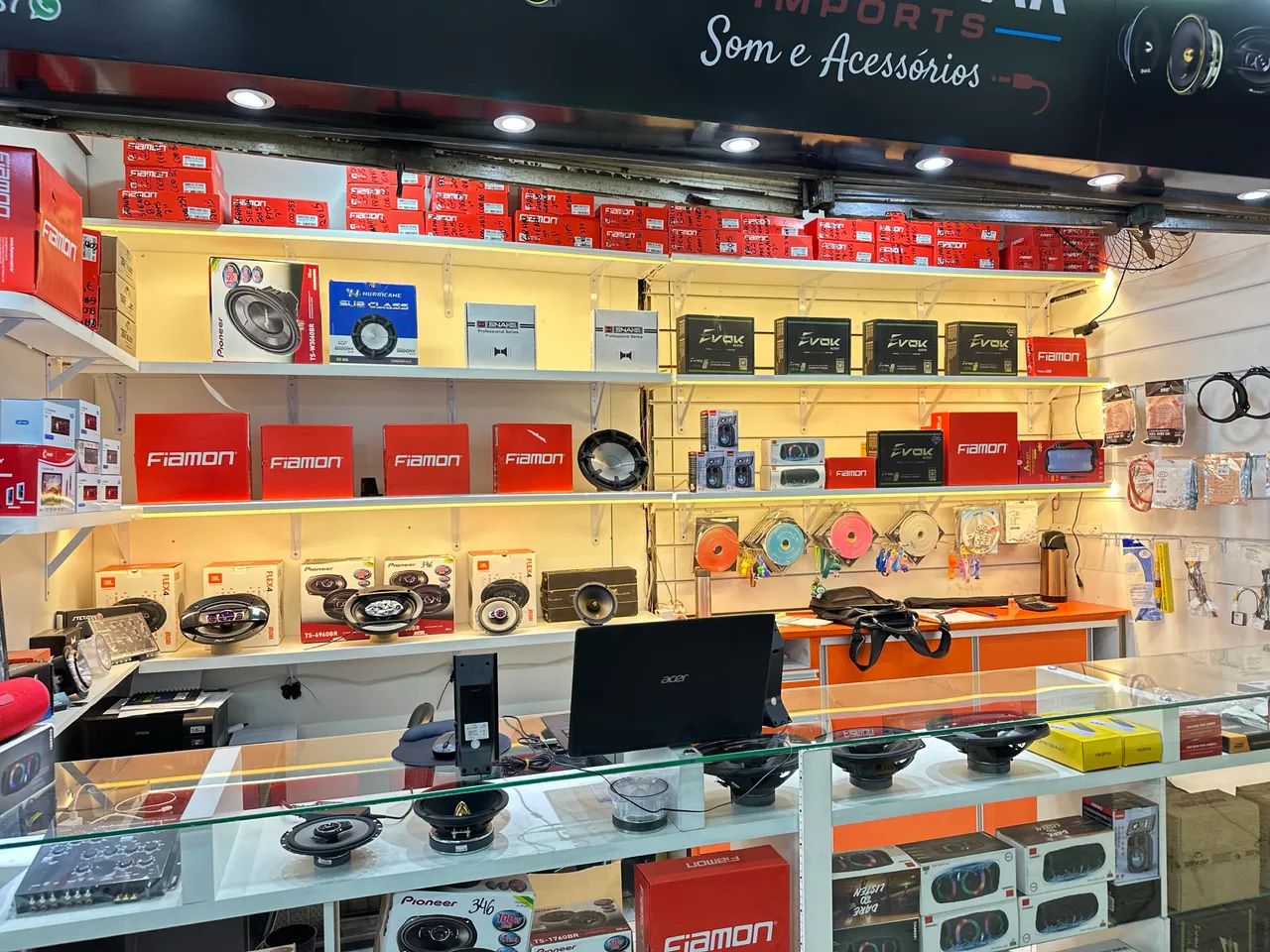 VENDO LOJA  Ponto Comercial Loja a Venda na Região de Grande Fluxo no Camelodromo