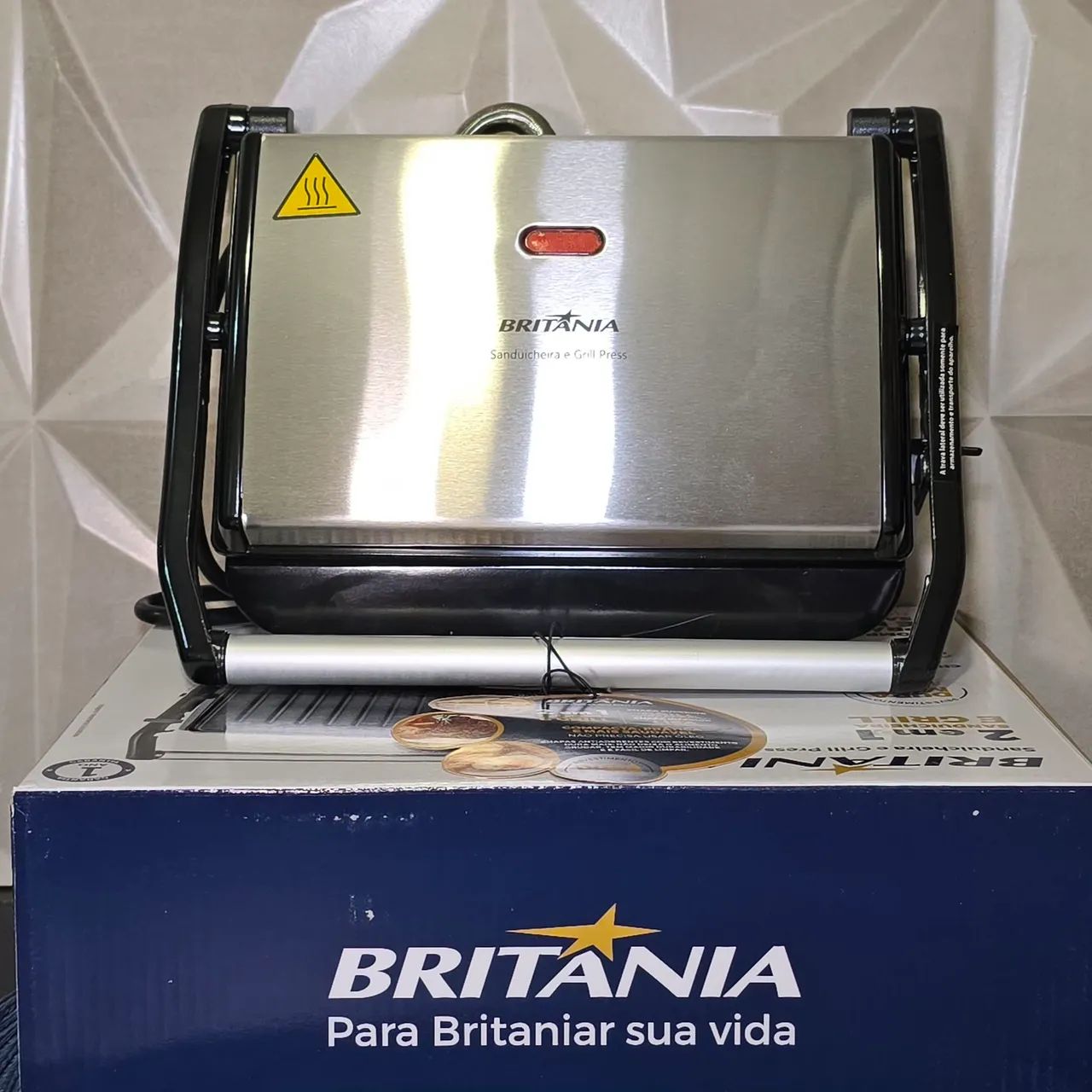 Sanduicheira e Grill Britânia 127V  - Foto 4