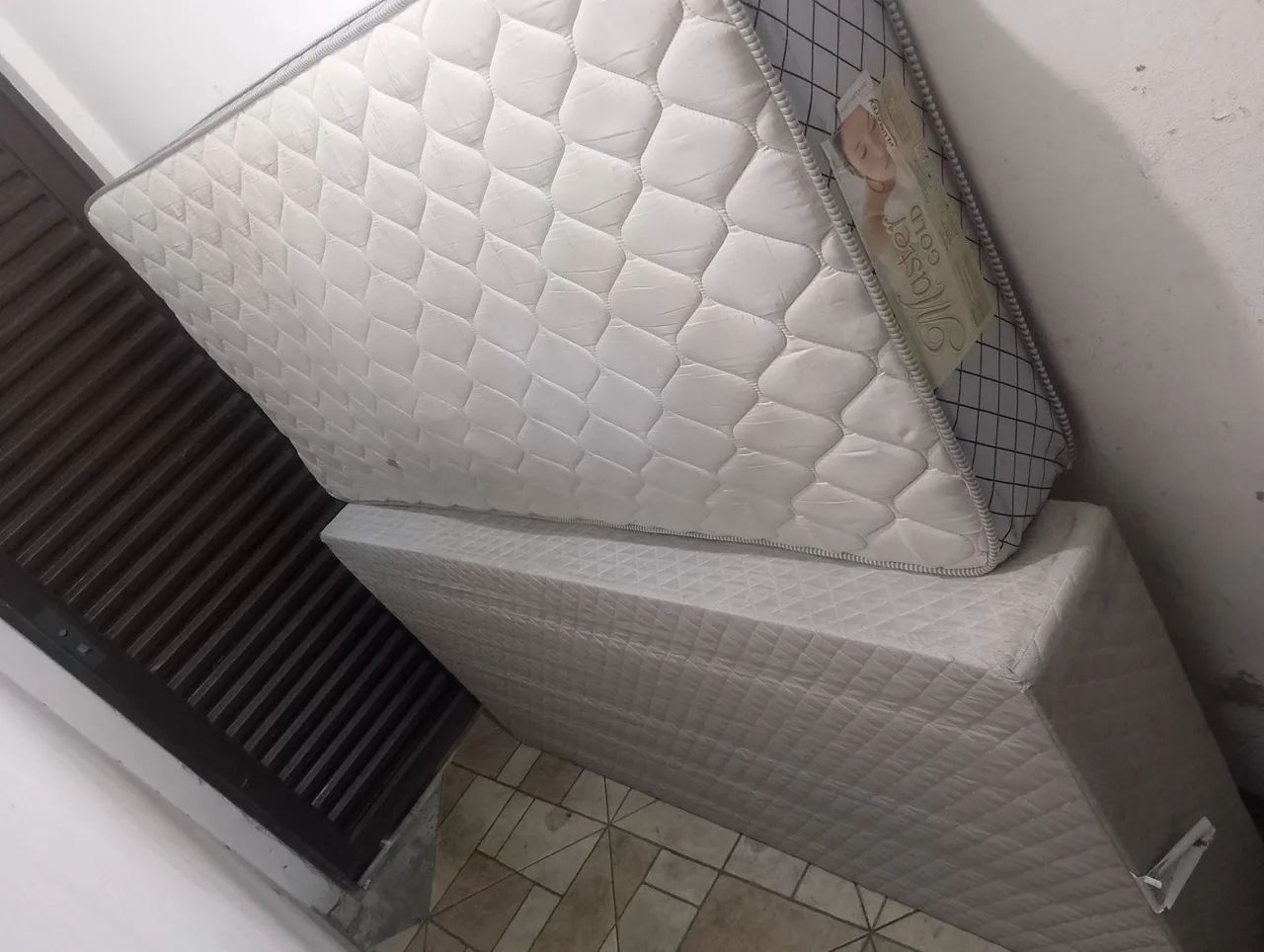 Cama de solteiro box