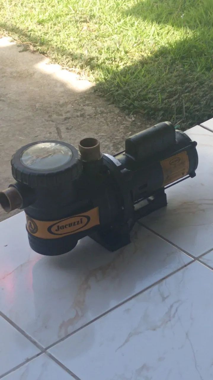Vendo uma bomba de piscina 3/4 jacuzzi revisada 