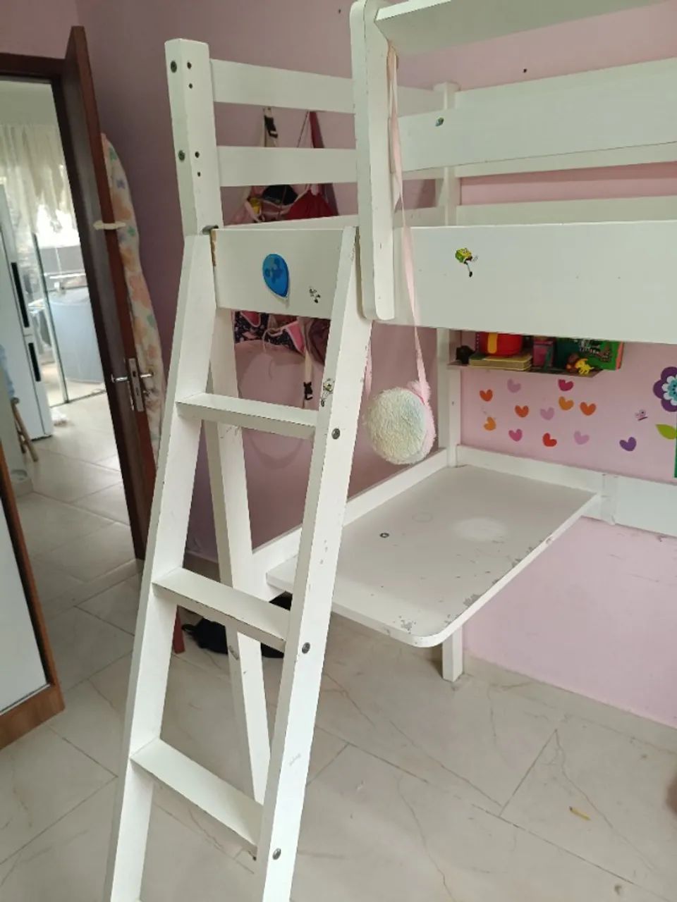 Cama beliche com escrivaninha e escada. Chama no watts * - Foto 4