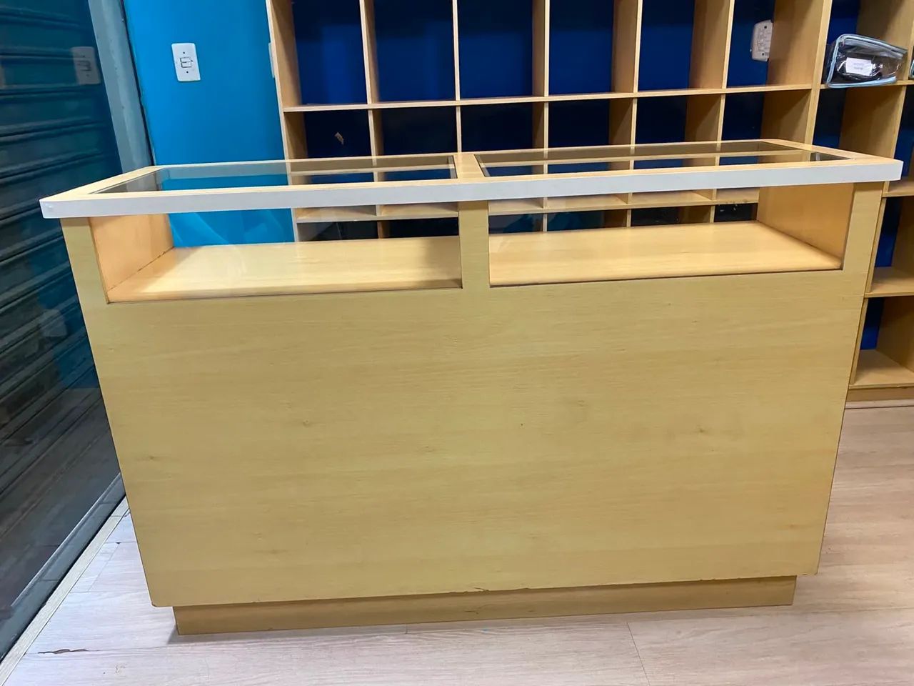 Balcão com vitrine e nichos  - Foto 2