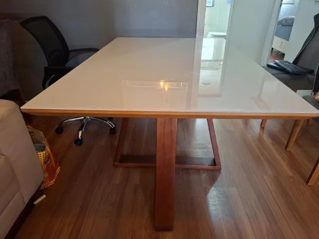 Mesa de Jantar com tampo de vidro e base de madeira maciça - Foto 3
