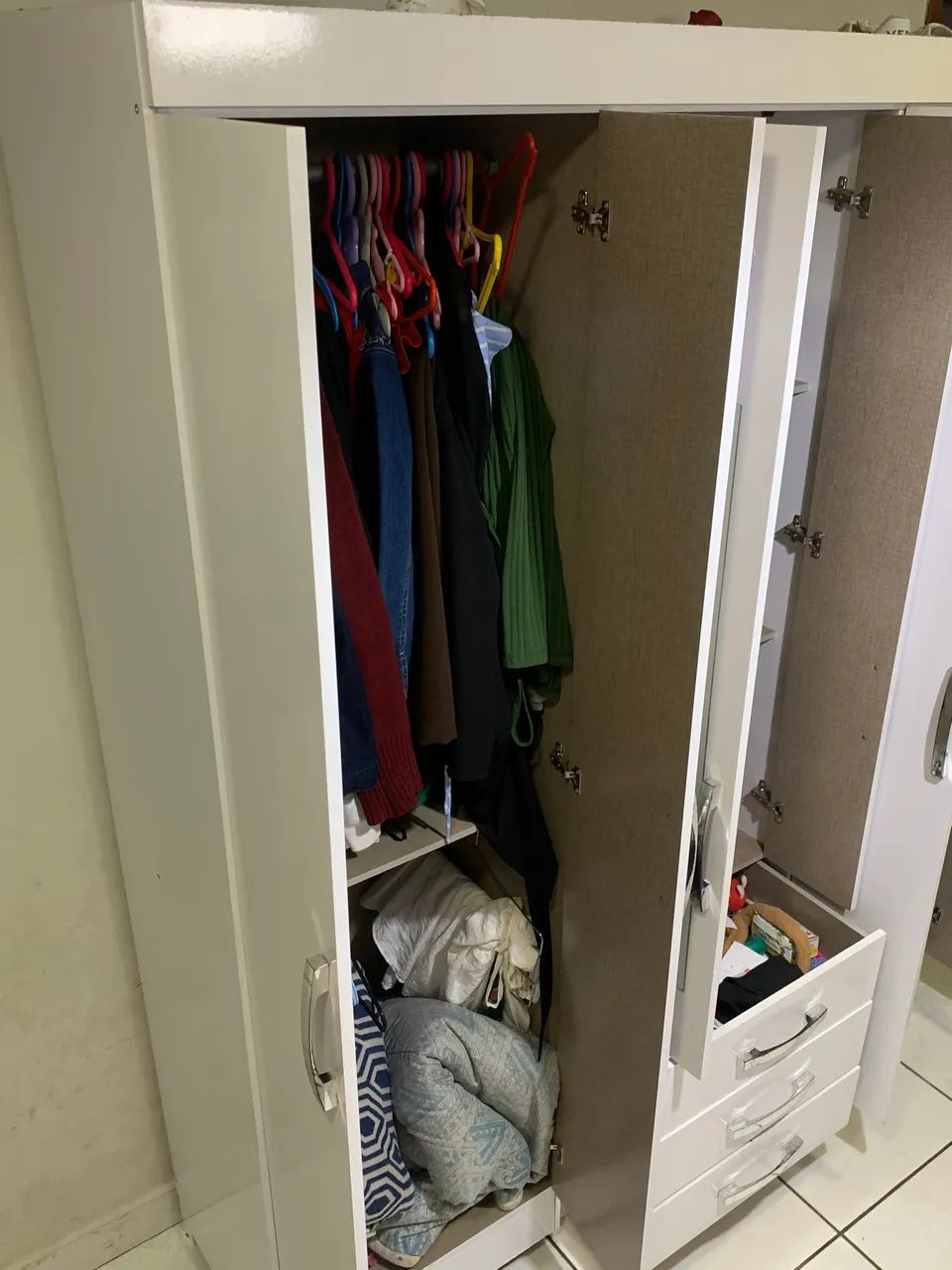 GUARDA ROUPA MDF 6 PORTAS E 3 GAVETAS - Foto 2