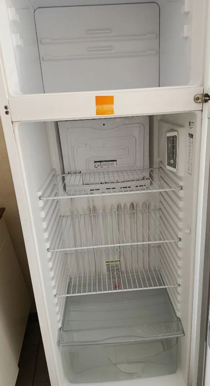 Vendo geladeira Eletrolux em ótimo estado. - Foto 3