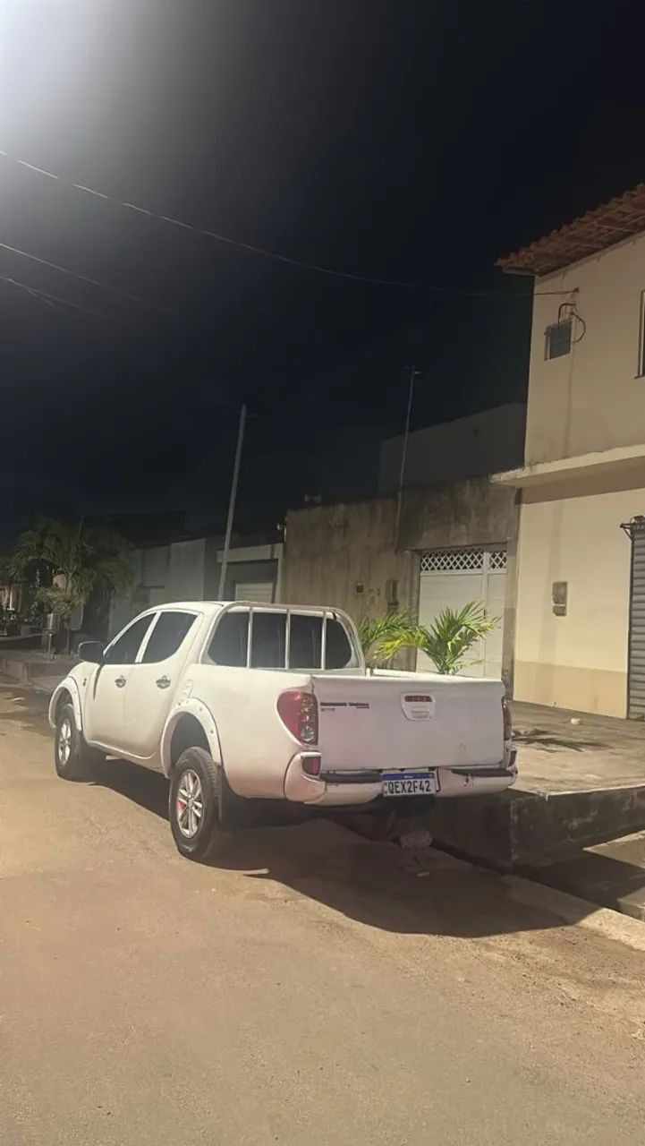 Mitsubishi L200 L200 Triton GL 3.2 CD TB Int. Dies. Mec. 2017
