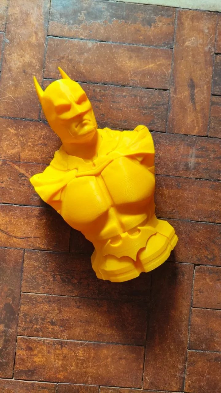  Estátua impressão 3D Batman busto amarelo 30cm  - Foto 3