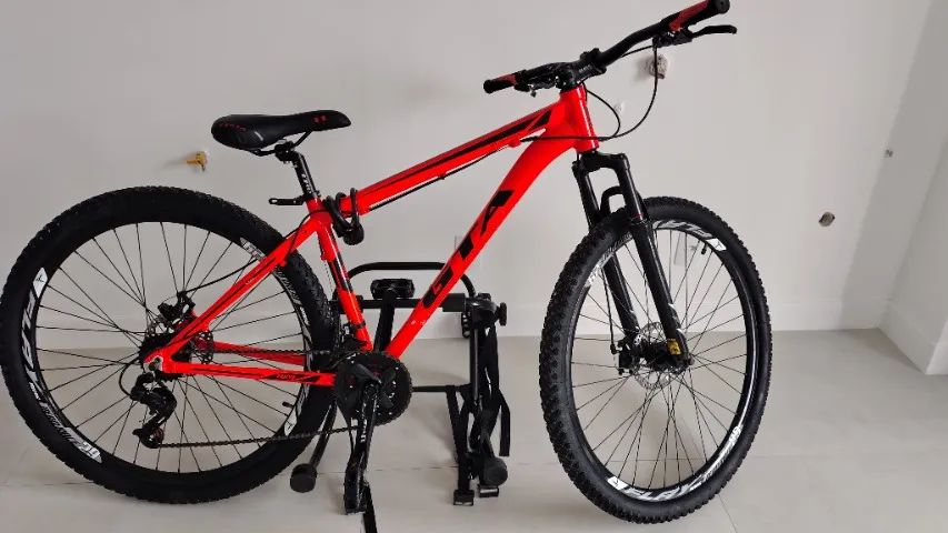 Bicicleta 2 juntas com o suporte para carro e cadeado  - Foto 5