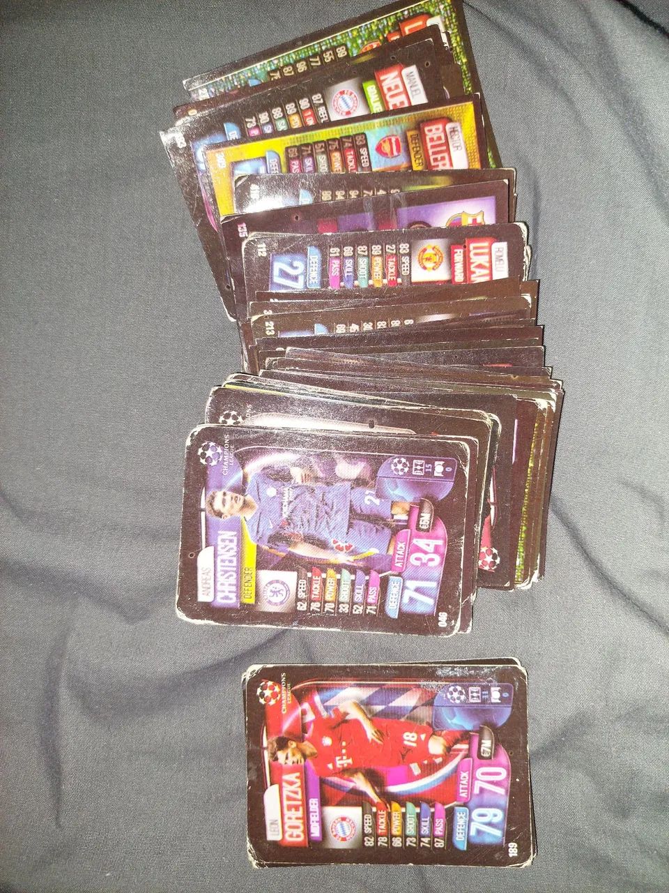 Vende-se 59 cartas da Champions league 
