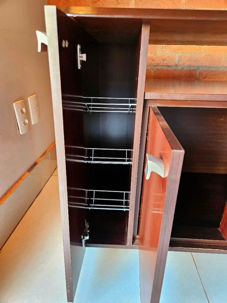 Rack Multiuso Design elegante com Rodinhas e Portas - Foto 4