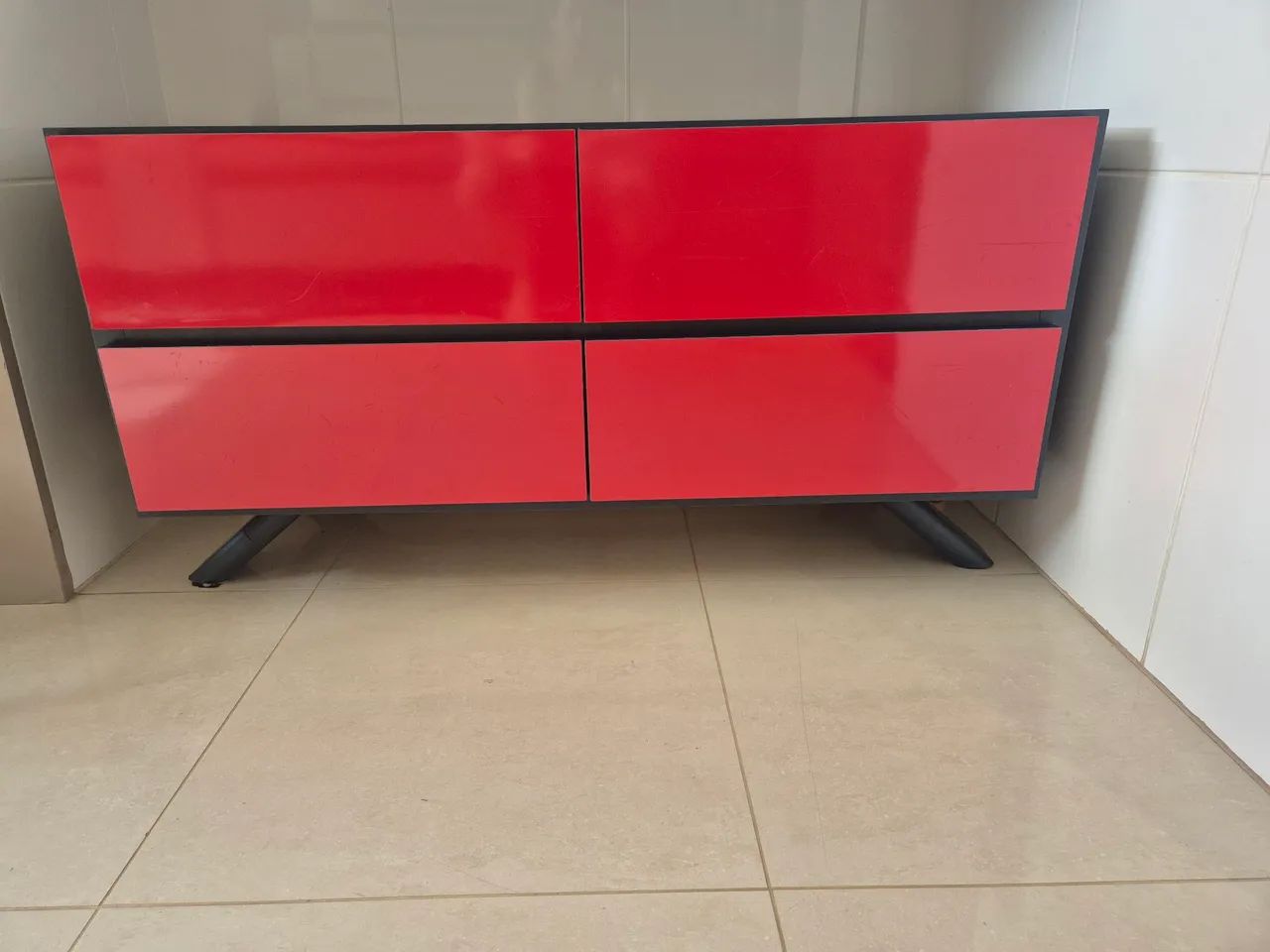 Móvel de madeira e mdf azul e vermelho com 4 gavetas - Foto 2