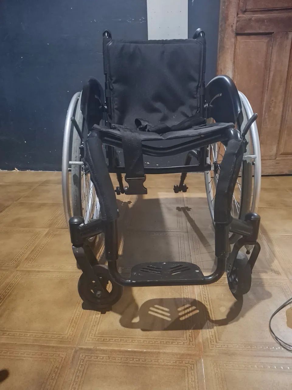 Cadeira de rodas nova - Foto 3