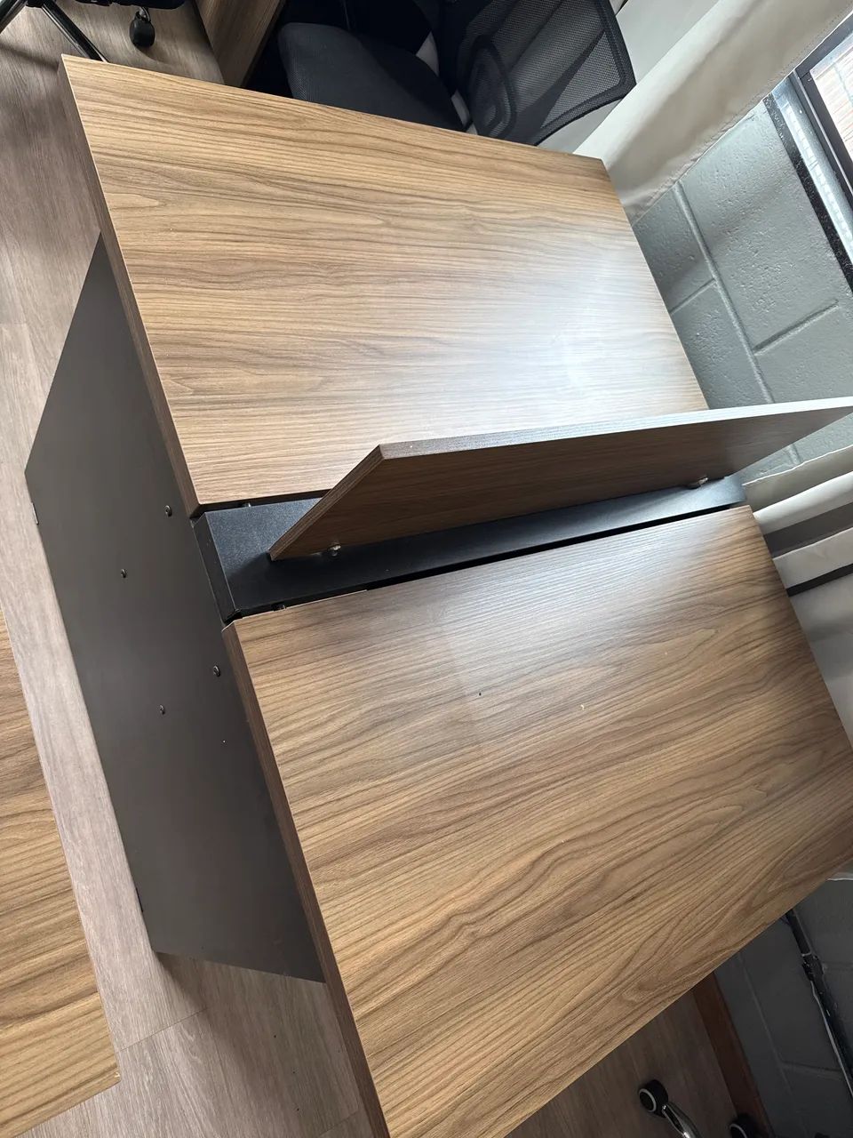 Mesa dupla de escritório com divisória central - Foto 3