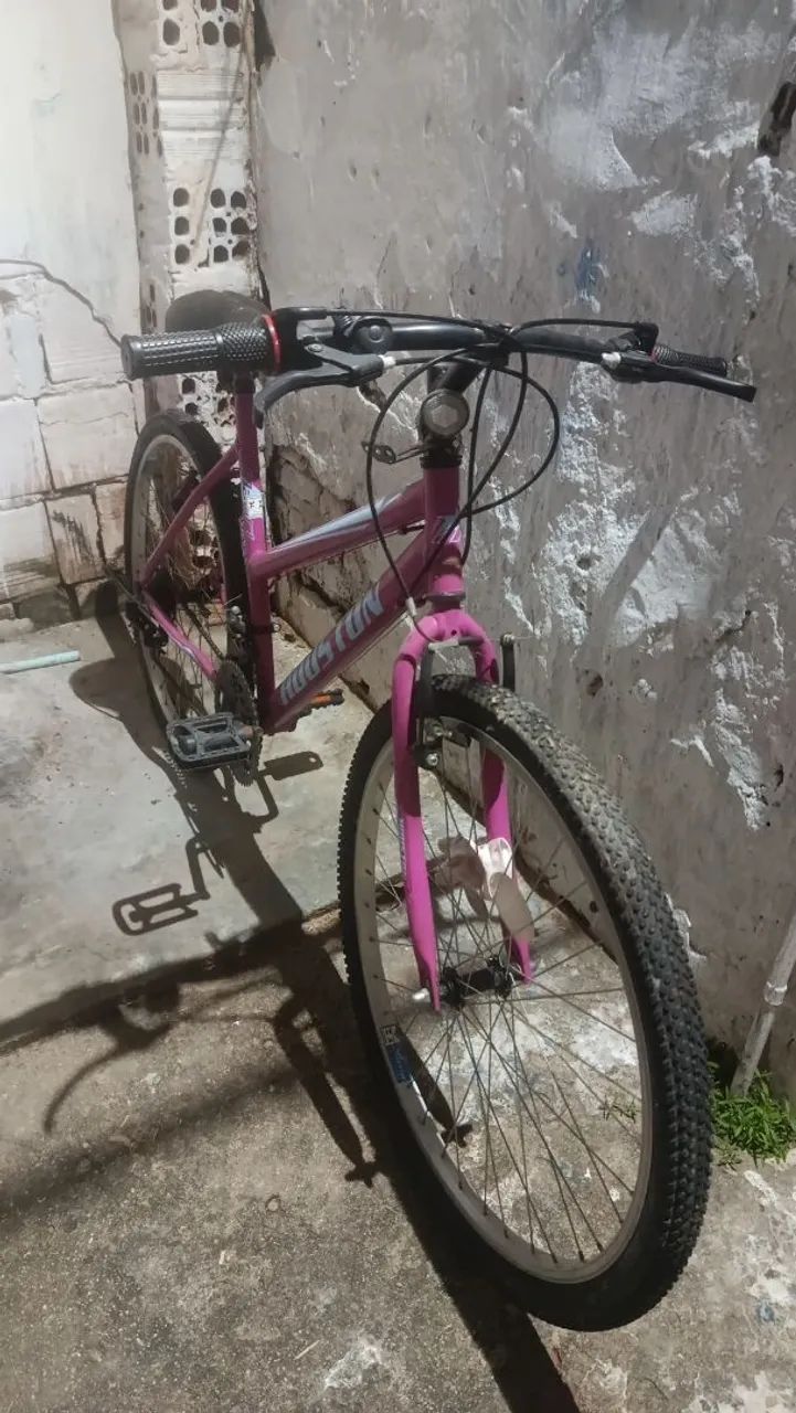 Bicicleta Houston aro 26 semi nova pouco tempo de uso.