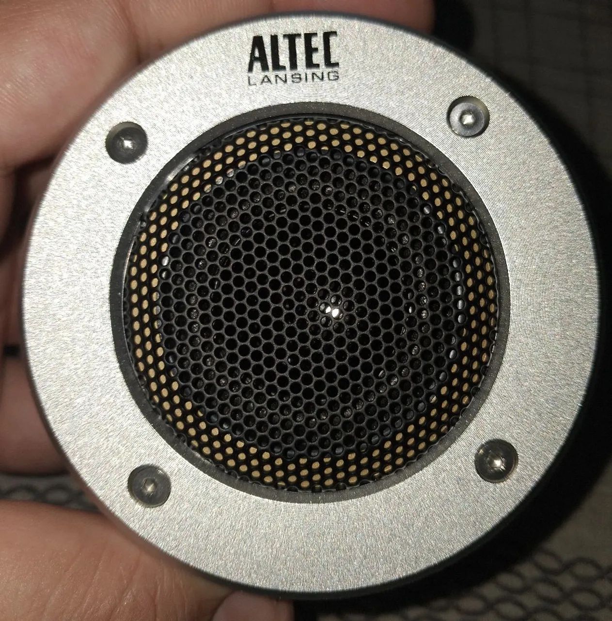 Caixa Som History Channel Original, não é Bluetooth, conexão com cabo  - Foto 2