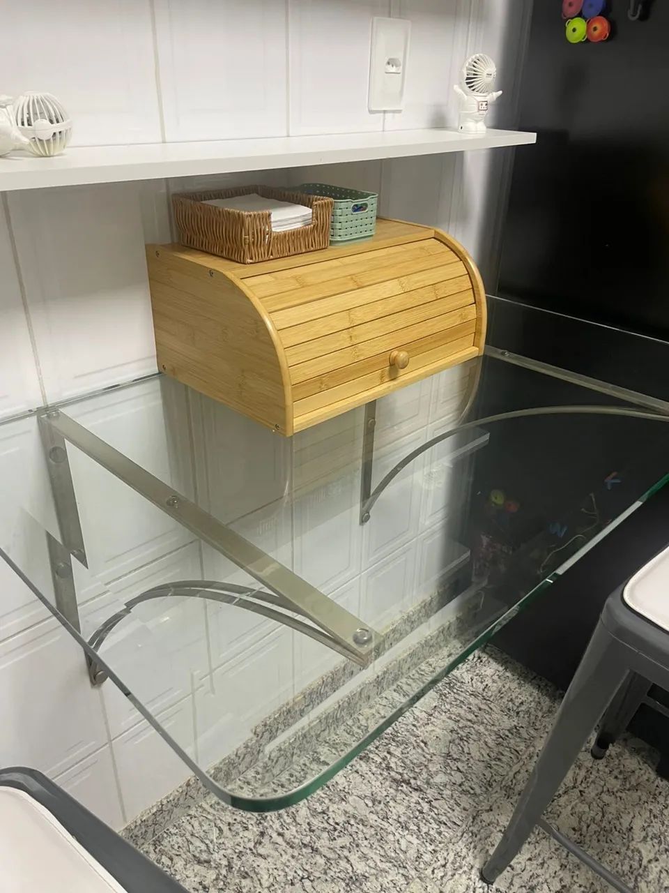 Mesa de vidro de canto 