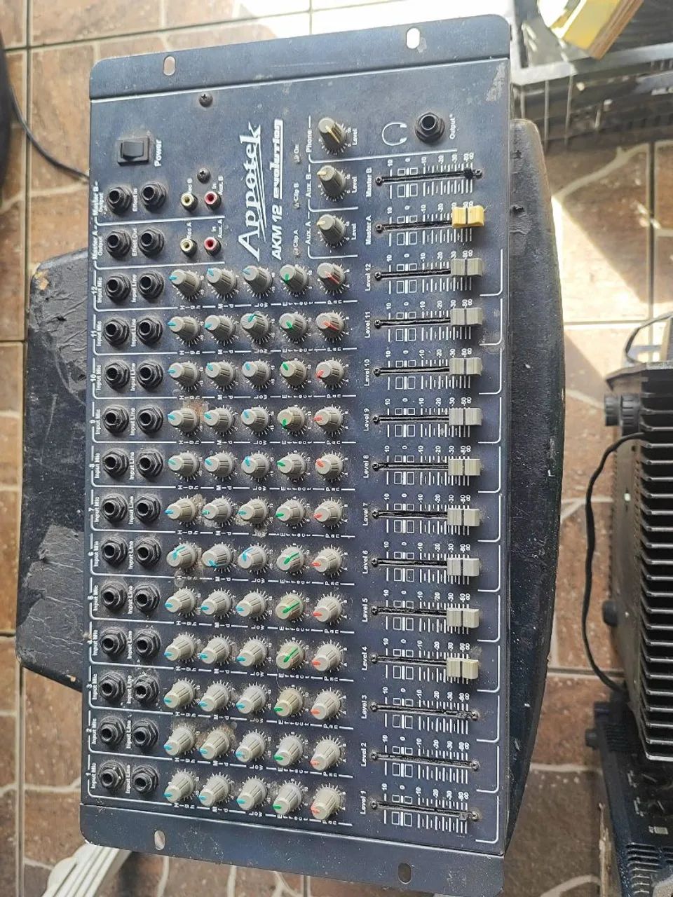 Mesa de som 12 canais 