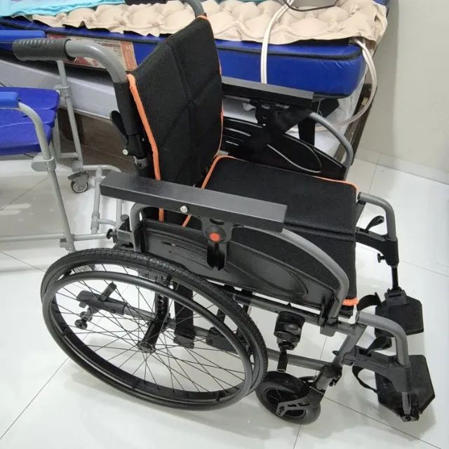 Cadeira De Rodas Alumínio Premium Max Até 150kg Hidrolight 46cm - Sem uso. - Foto 6