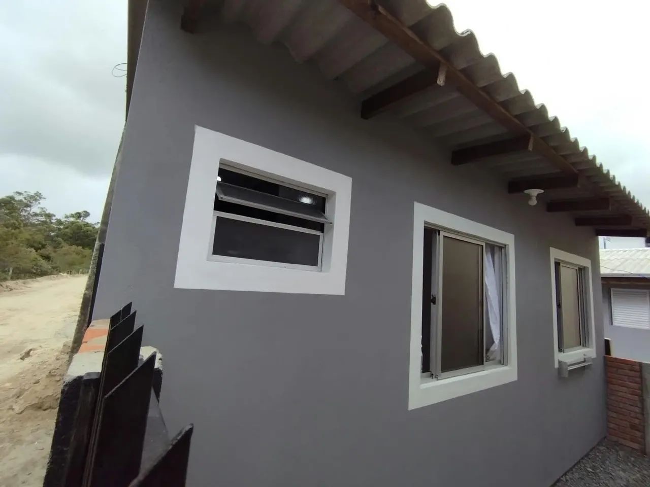 Alugo Kitnet no Norte da Ilha, bairro Rio Vermelho 