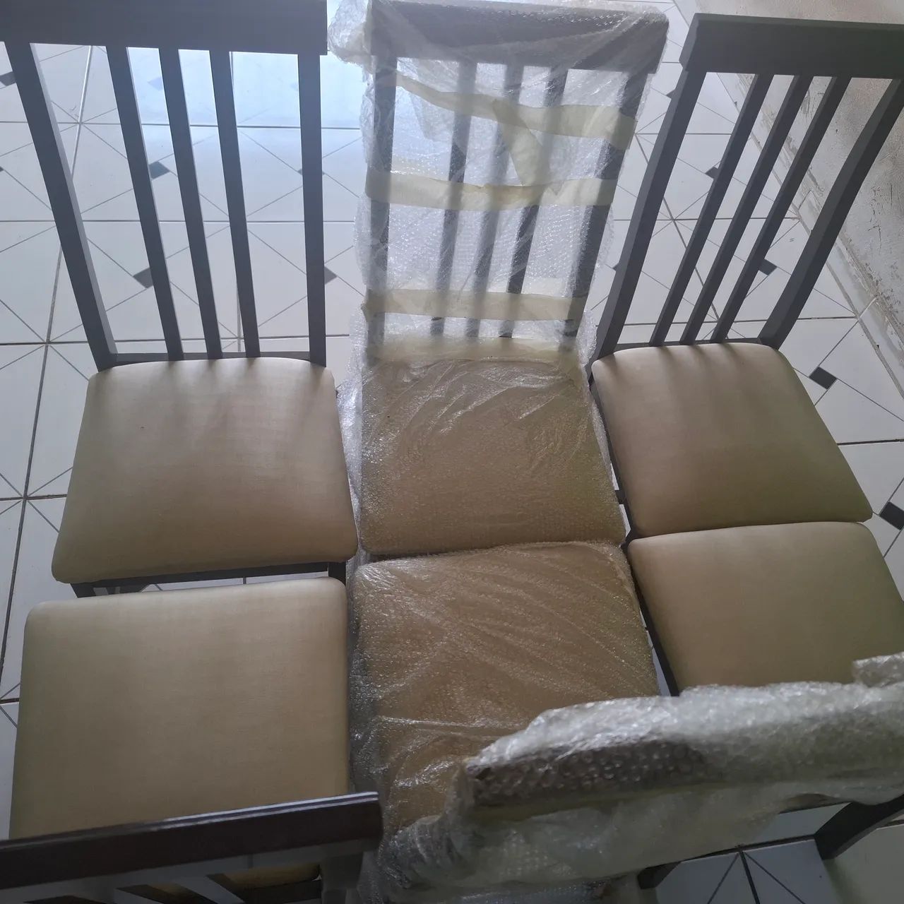 Mesa de vidro com 6 cadeiras  - Foto 5