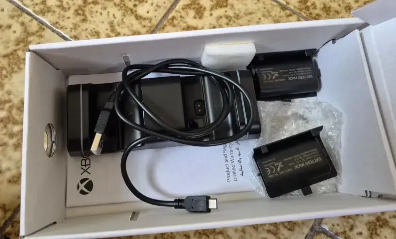 Xbox One X 1TB - Ótimo Estado - Foto 2