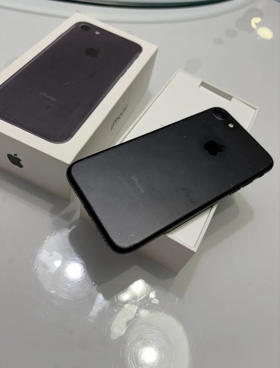 iPhone 7 32gb preto com caixa - Celulares e Smartphones