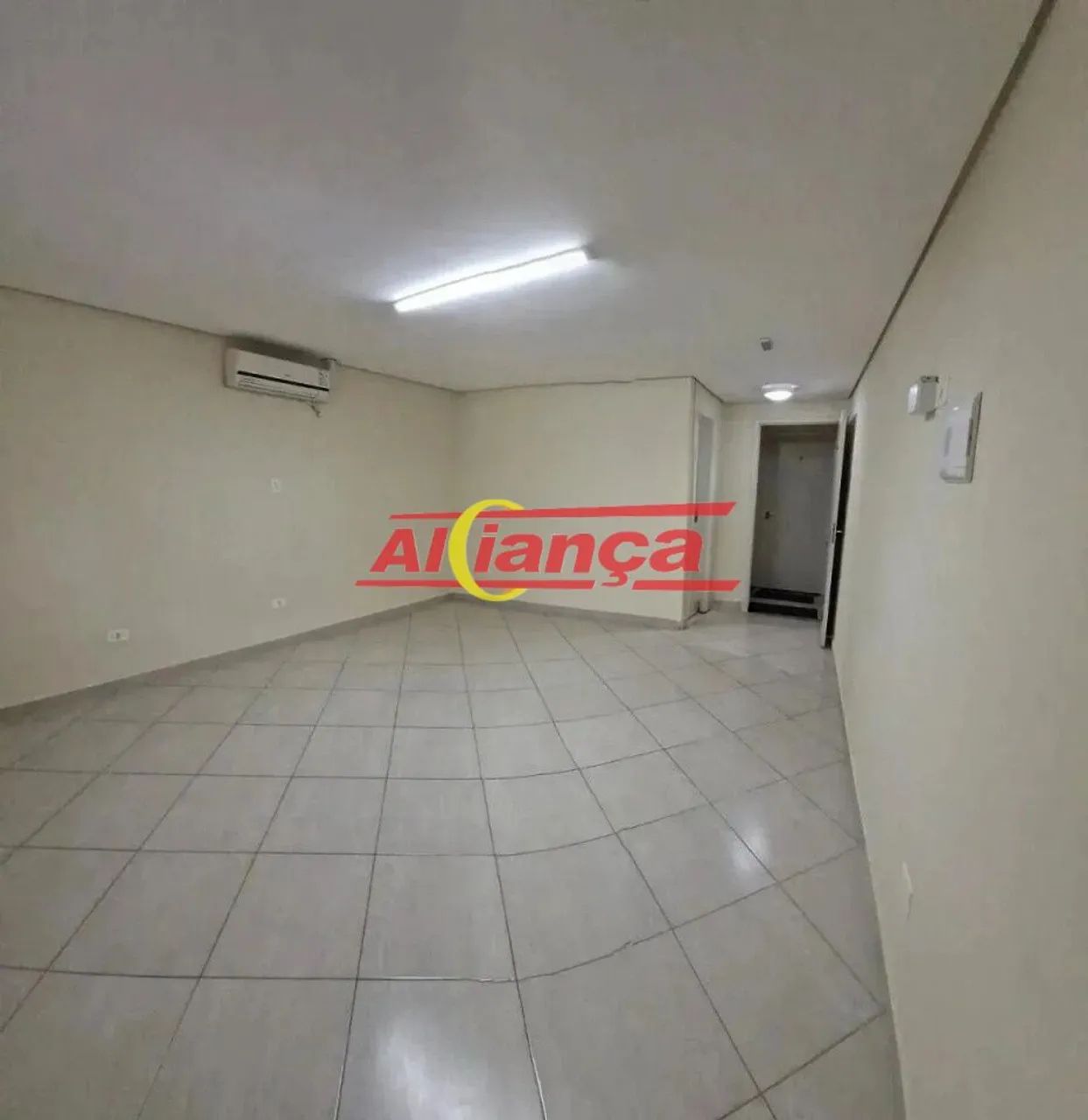 Sala comercial para alugar. 24m² - Jardim Santa Mena - Guarulhos