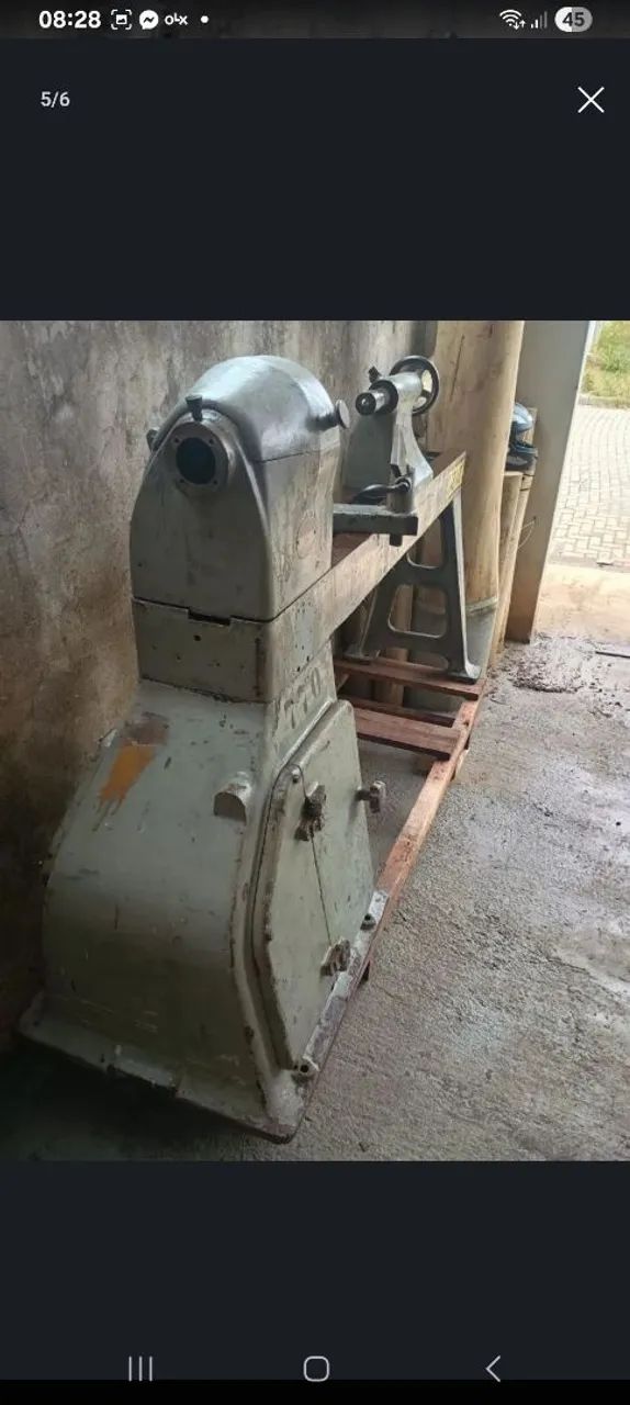 Máquina torno industrial 