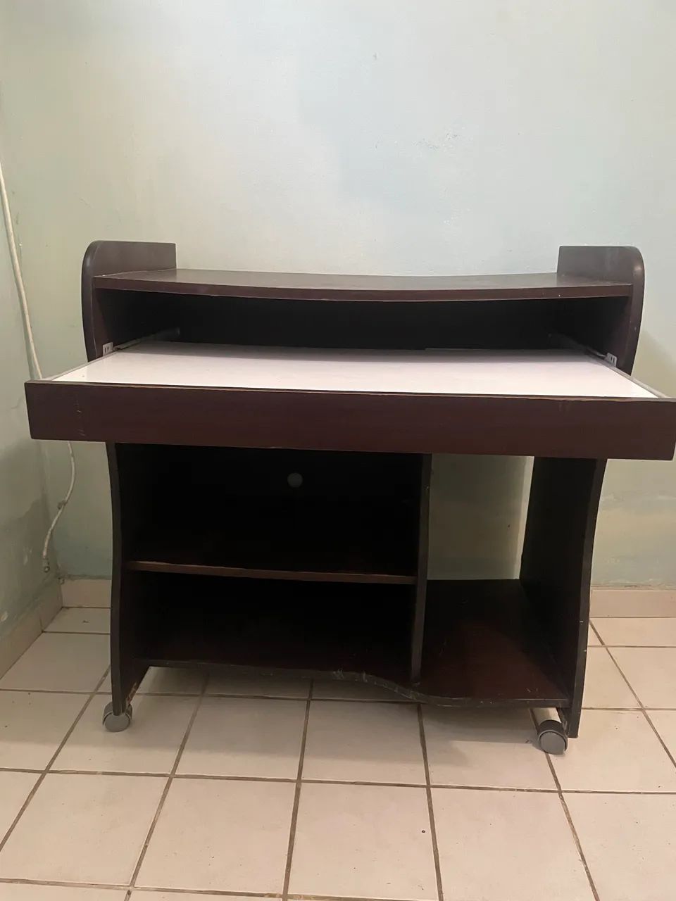 Mesa para Computador com Bandeja para Teclado e Rodinhas - Foto 2