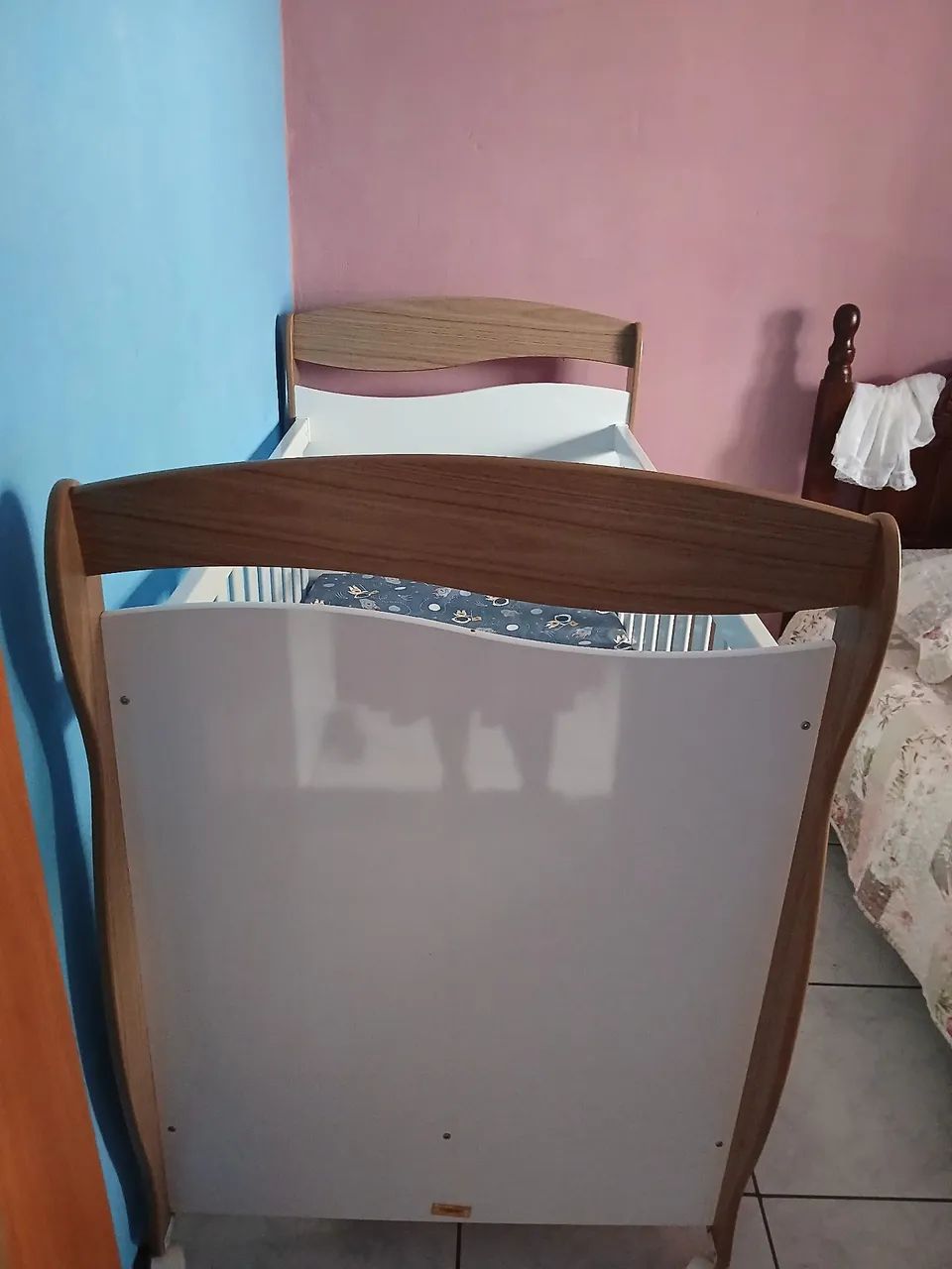 Vende-se berço e mini caminha,sofá bem conservado  - Foto 2