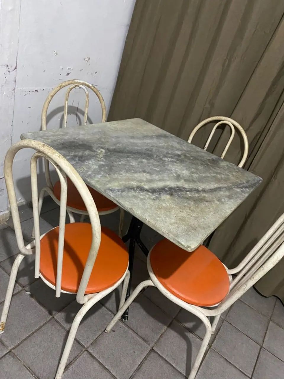 Mesa e cadeiras  - Foto 2