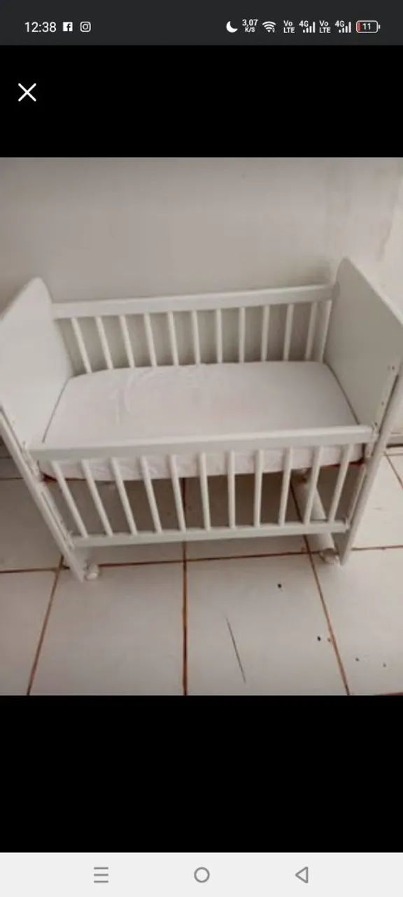 Vendo Mini Berço + lote de roupinha - Foto 3