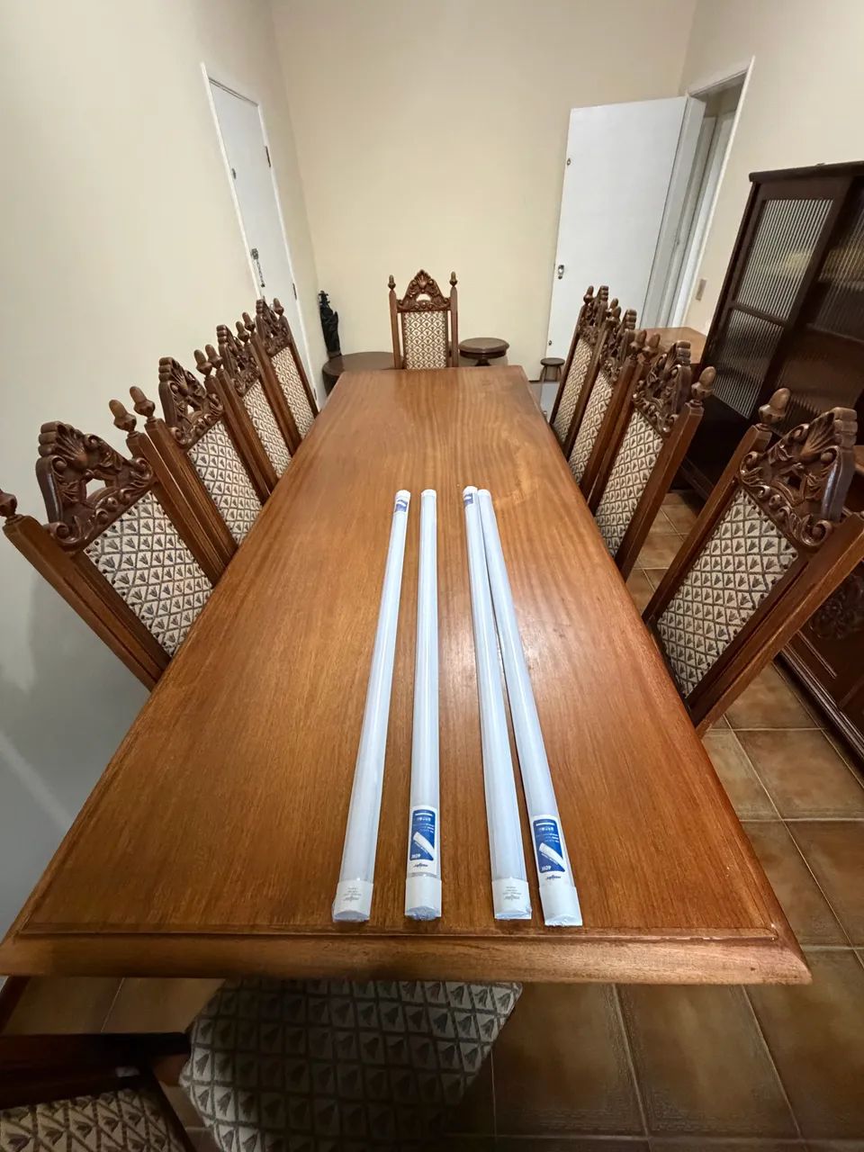 Mesa com 10 Cadeiras em Madeira Maciça - Foto 3