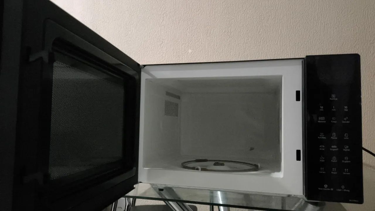 Microondas Panasonic 34L Preto  - Foto 3