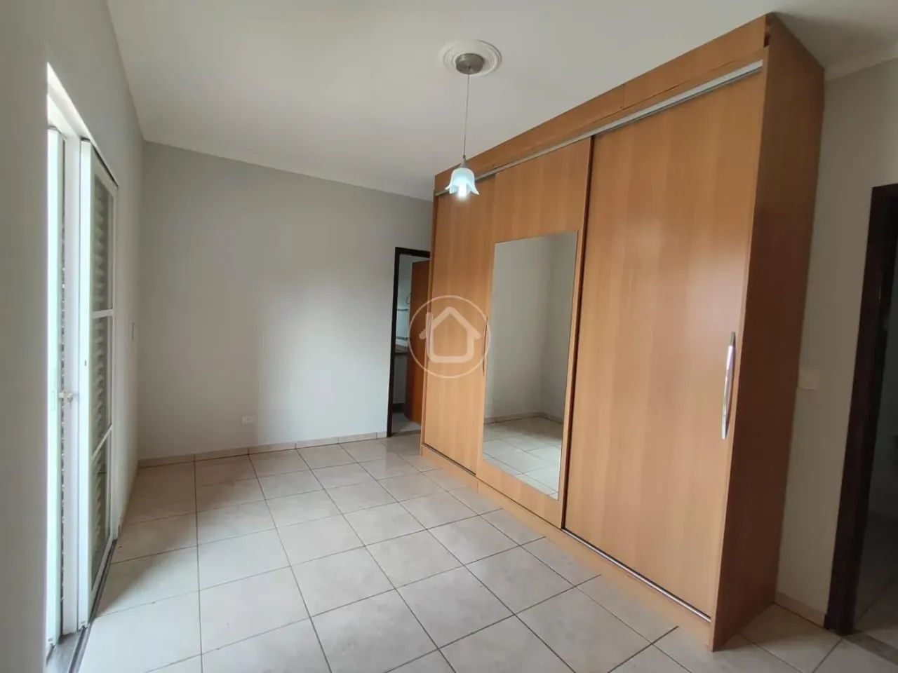 SOBRADO 3 DORMS SENDO 1 SUITE - Foto 3