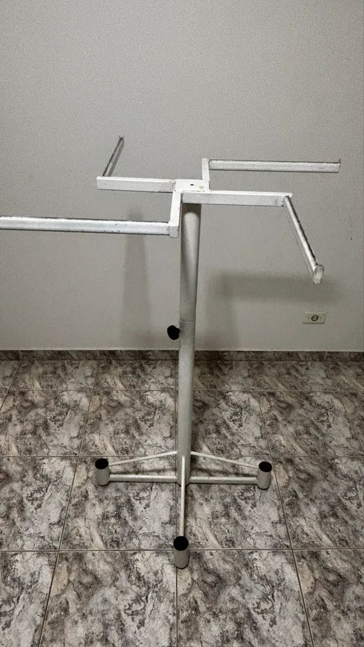 Arara de Parede e Ch ão  - Foto 2