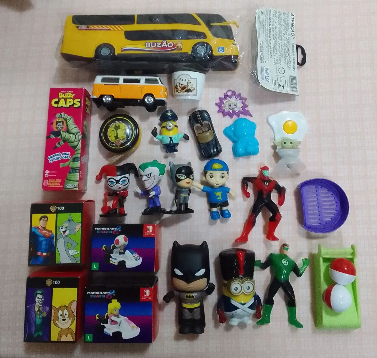 Brinquedos de personagens variados.  - Foto 3