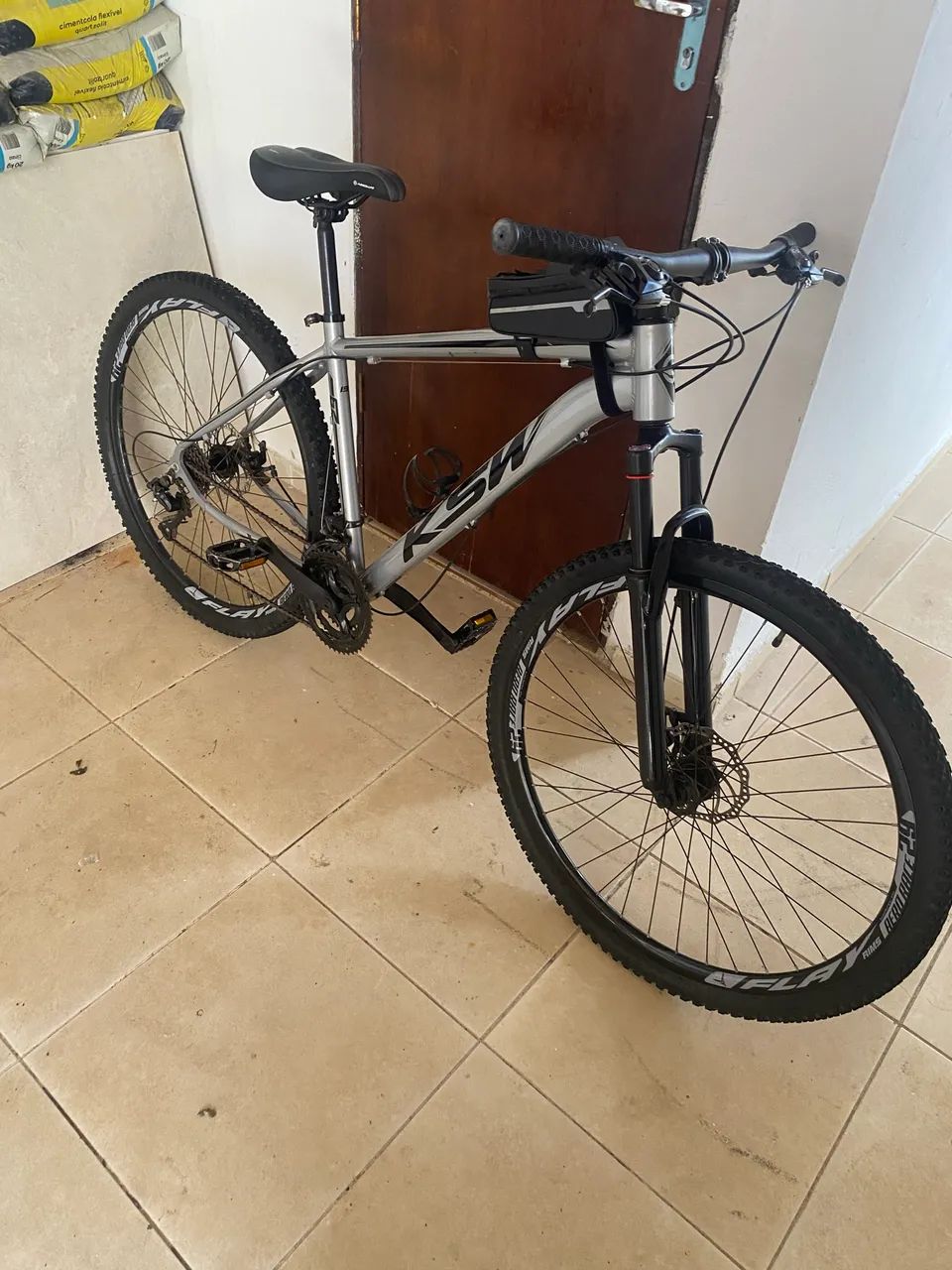 Bike KSW Aro 29 com acessórios - Foto 2