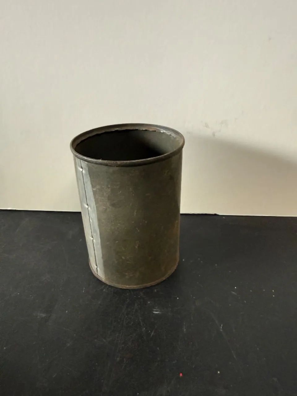 Antiga Lata de Metal Colecionável - Item Rústico de Época - Foto 2
