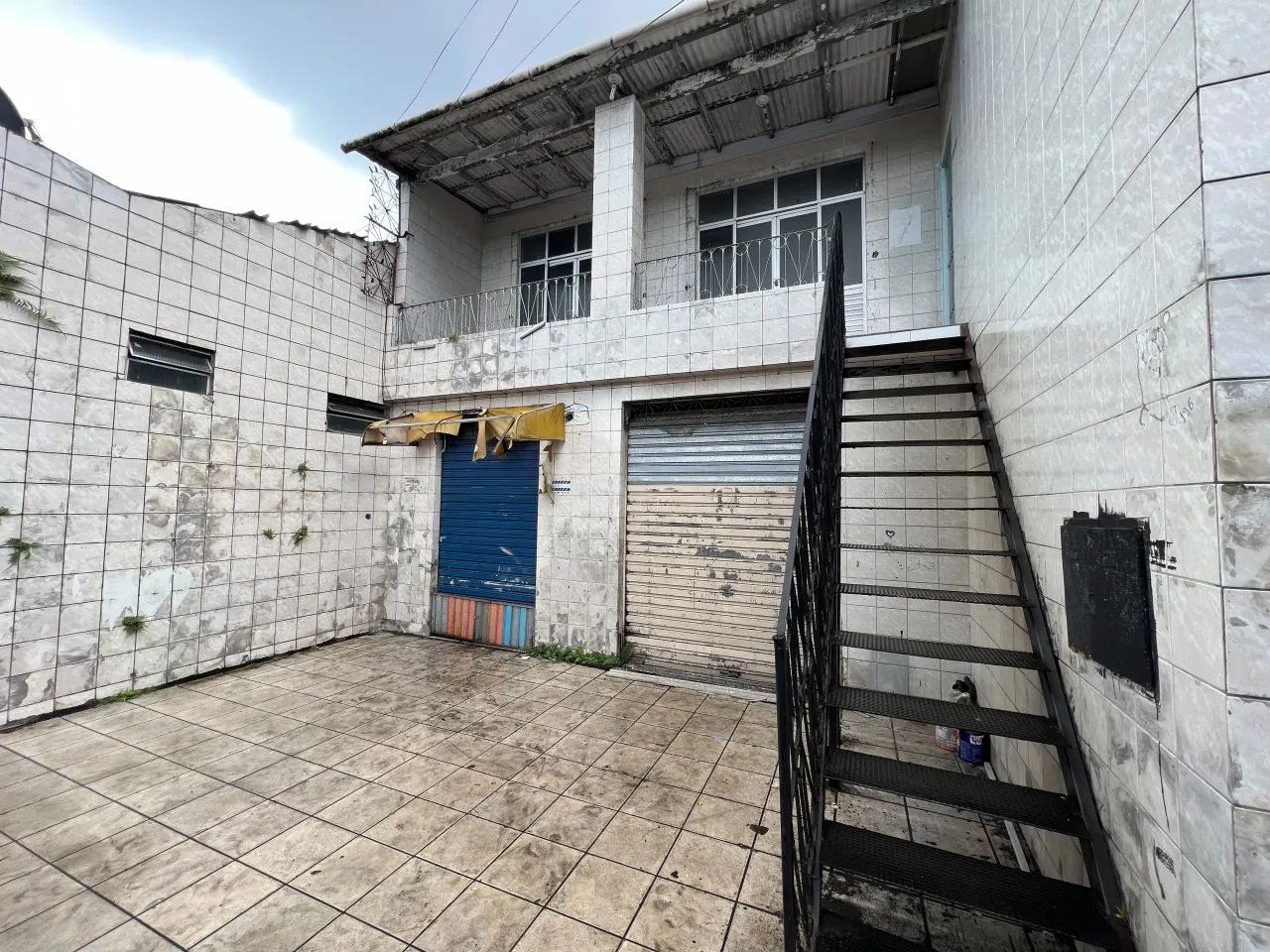 Vendemos Prédio com 3 pavimentos na entrada do Pau Miúdo - Foto 2