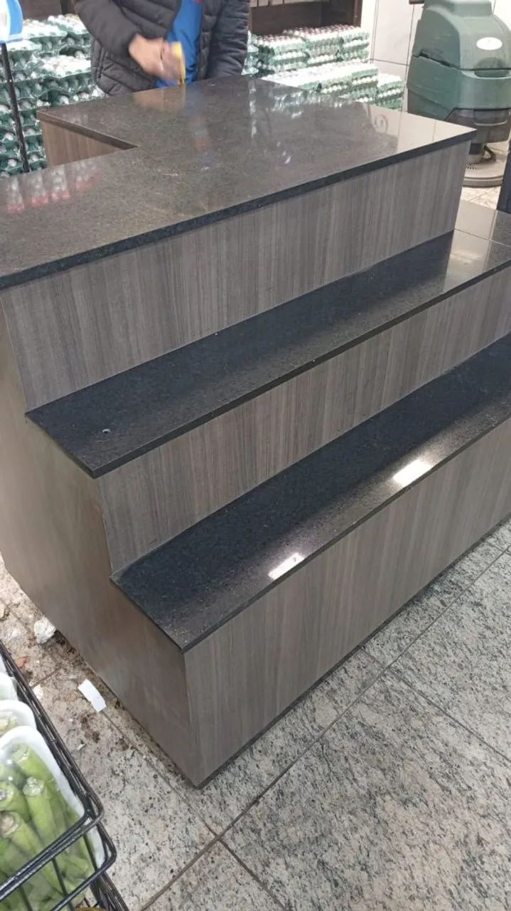 Mesa expositora para comércio , bem conservada  - Foto 2