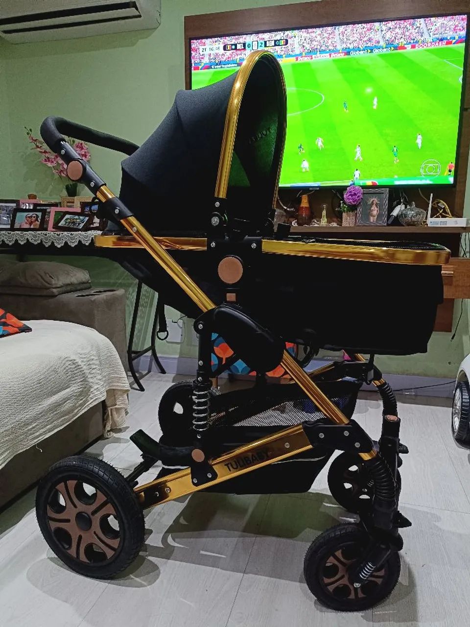 Carrinho de bebê com bebê conforto!